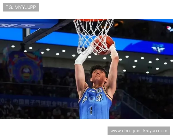 北京曾凡博快攻连续得分,半场领先稳固 北京曾凡博快攻连续得分,半场领先稳固