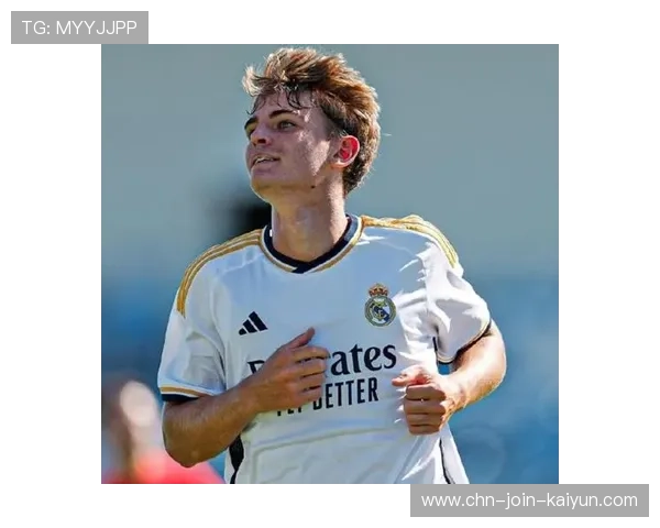 皇马贝林厄姆高位压迫断球后抽射,展现未来中场核心风采 皇马贝林厄姆高位压迫断球后抽射,展现未来中场核心风采